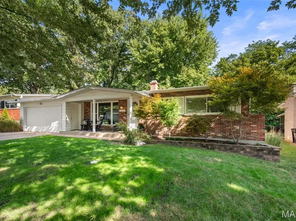 1227 Coronation Dr, Saint Louis, MO 63125