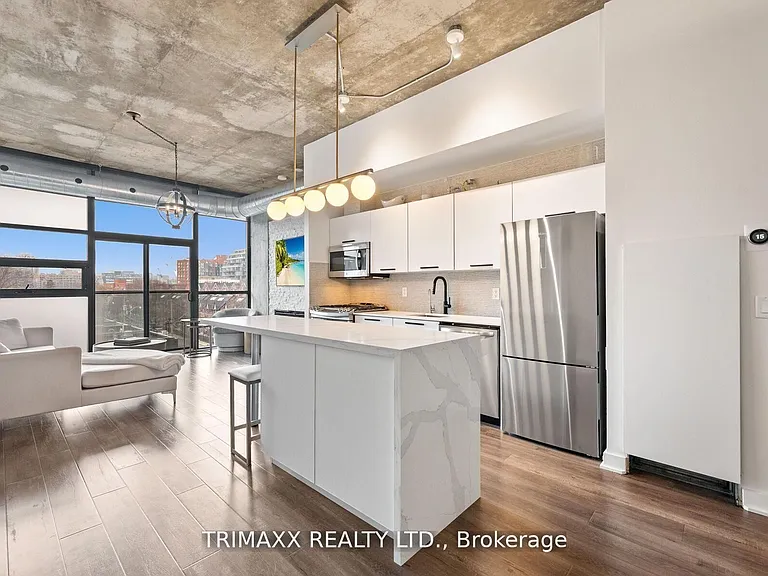 60 Bathurst St #403 — Photo 1