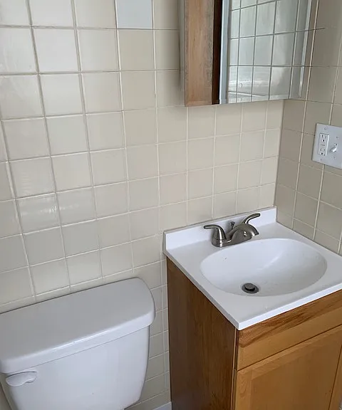 351 Williams bathroom