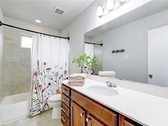 3rd image of 238 Eagle Brook Ln