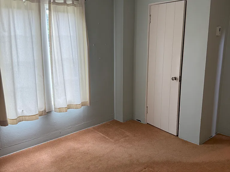 261 S Prospect St — Photo 34
