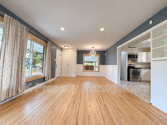 3rd image of 3209 5th Ave S