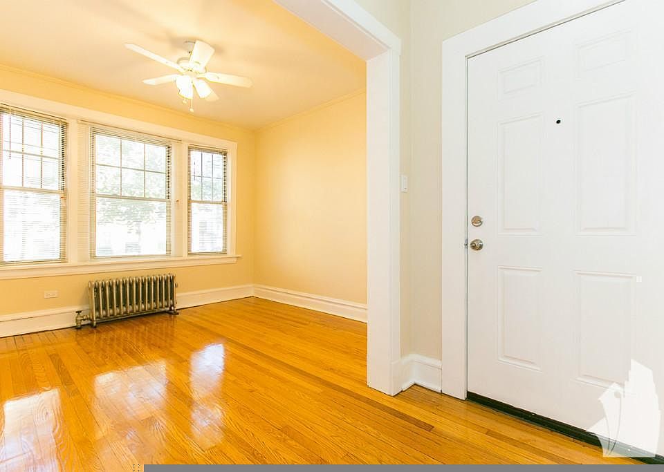 1st image of 1603-1613-3 W Berteau Ave #3