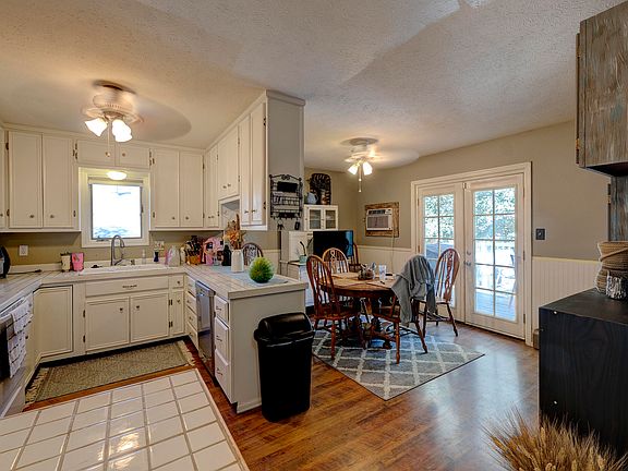 3rd image of 603 Klondike Dr