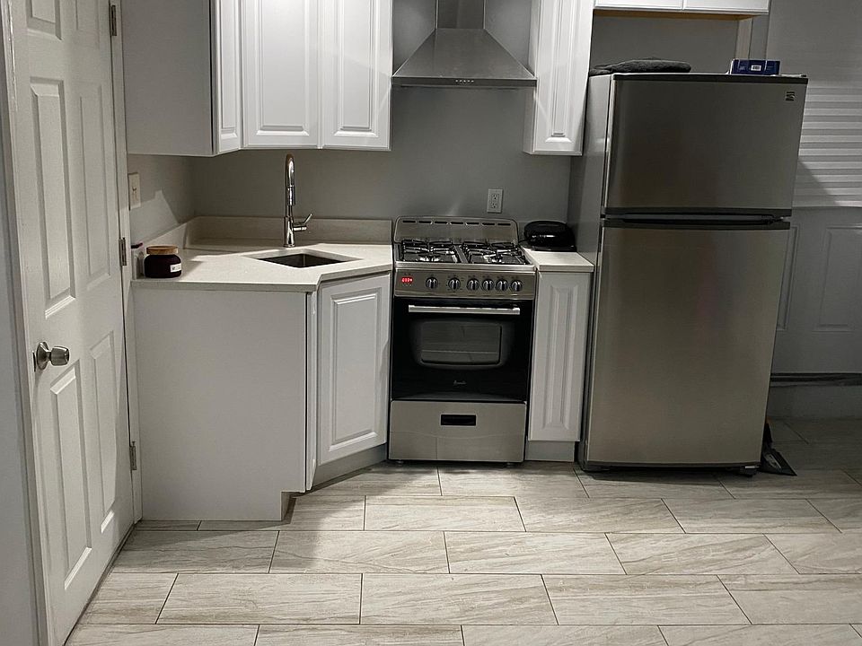 1st image of 277 Swinton Ave