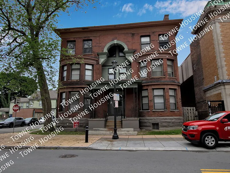215 Allen St #1 — Photo 2