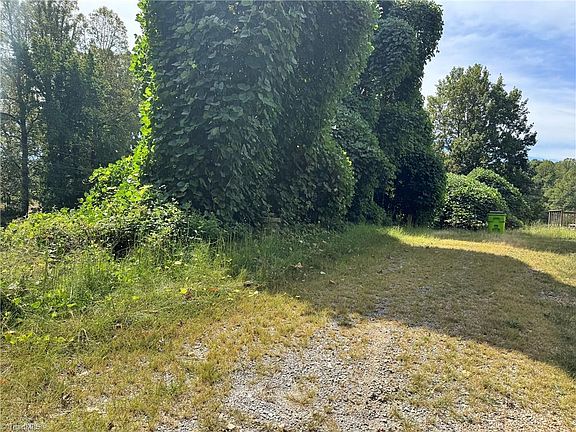 3rd image of 7799 Anthony Rd
