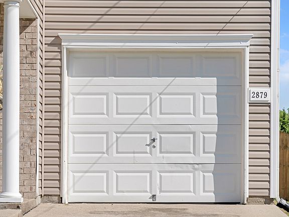 3rd image of 2879 Creekbend Dr