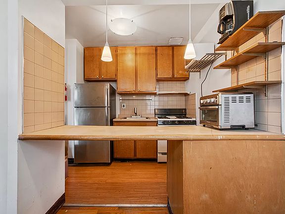 5th image of 134 W 113th St APT 4F