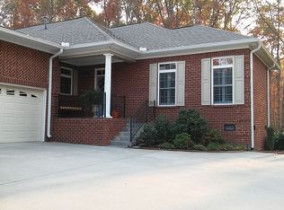 2465 Mountain Dr, Lenoir City, TN 37772