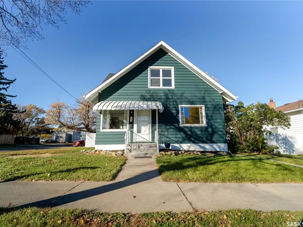 1302 1st Avenue NW, Moose Jaw, SK S6H 3N7