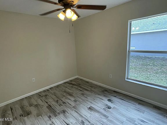 3rd image of 415 Oakmon Rd SW #A