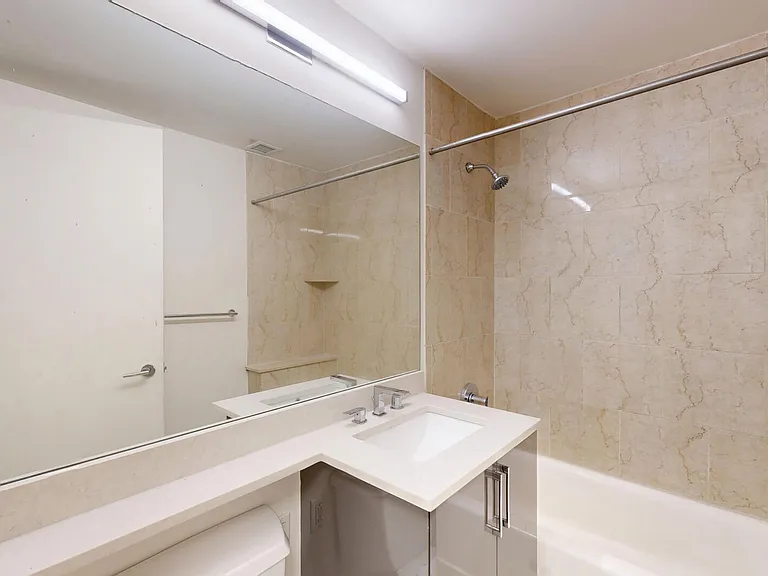 10 Hanover Square — Photo 45