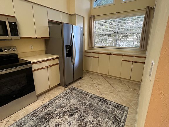 kitchen with lots of light, vaulted ceiling and new appliances.