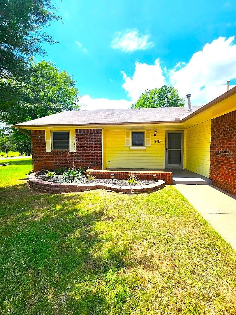 3 Bed 2 Bath 2 Car Garage-Westlake Addition NW OKC — Photo 2