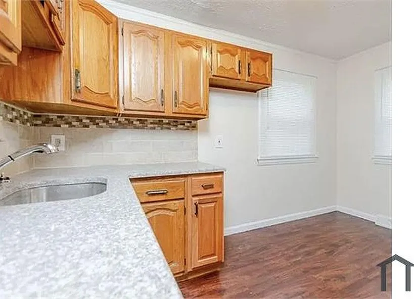 Building Photo - 16910 Lotus Dr