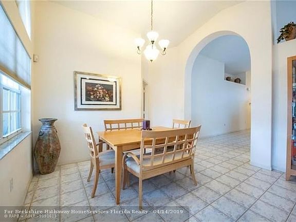 Beautiful archway entrance into dining room