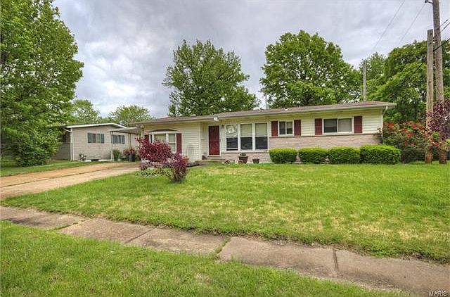 1st image of 890 Gladiola Dr