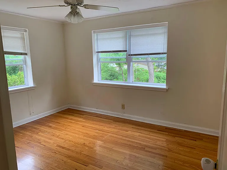 8529 Everett Ave — Photo 4