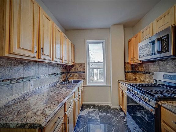 4th image of 240 Clendenny Ave APT 4