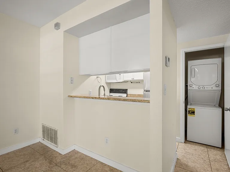 712 W 21st St #101 — Photo 8