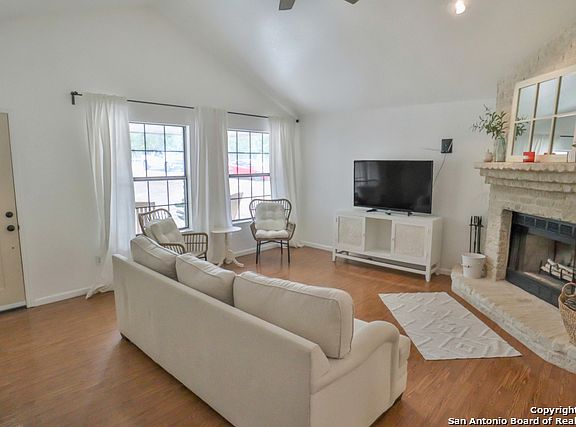 3rd image of 480 Mill Oak Ln
