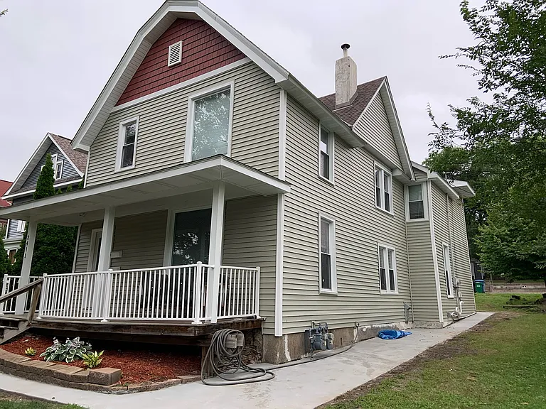 2411 Buchanan St NE #1 — Photo 4