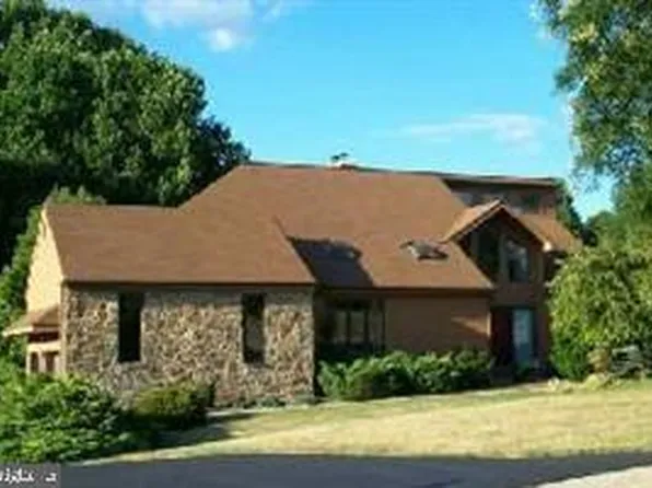 110 Hobson Dr, Hockessin, DE 19707