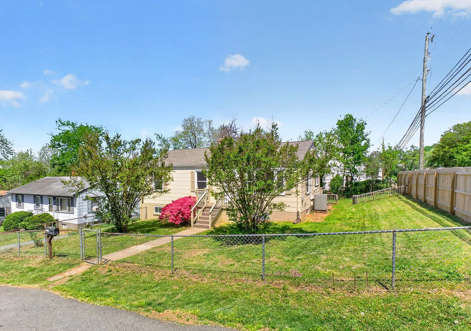 511 Stonehenge Avenue — Photo 2