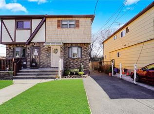 688 N Railroad Ave, Staten Island, NY 10304