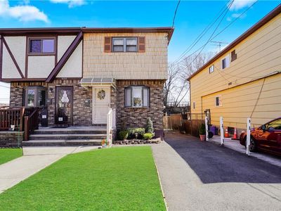688 N Railroad Ave, Staten Island, NY, 10304