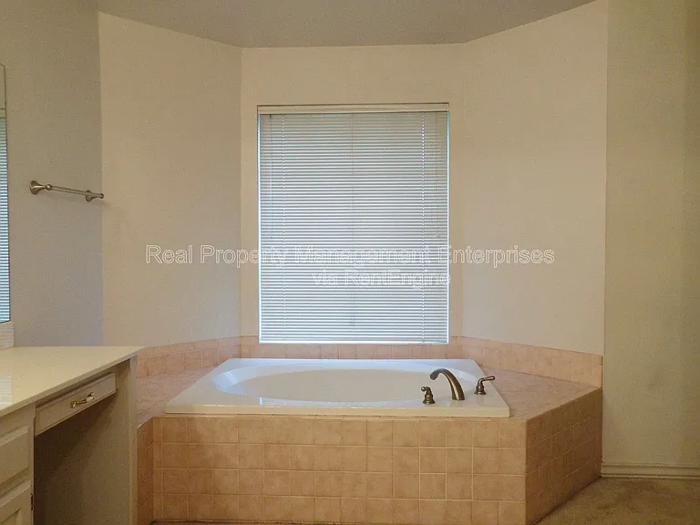 10018 Birkenhead Ct — Photo 13