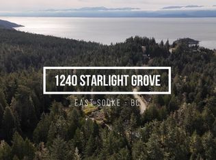 1240 Starlight Grv, Capital, BC