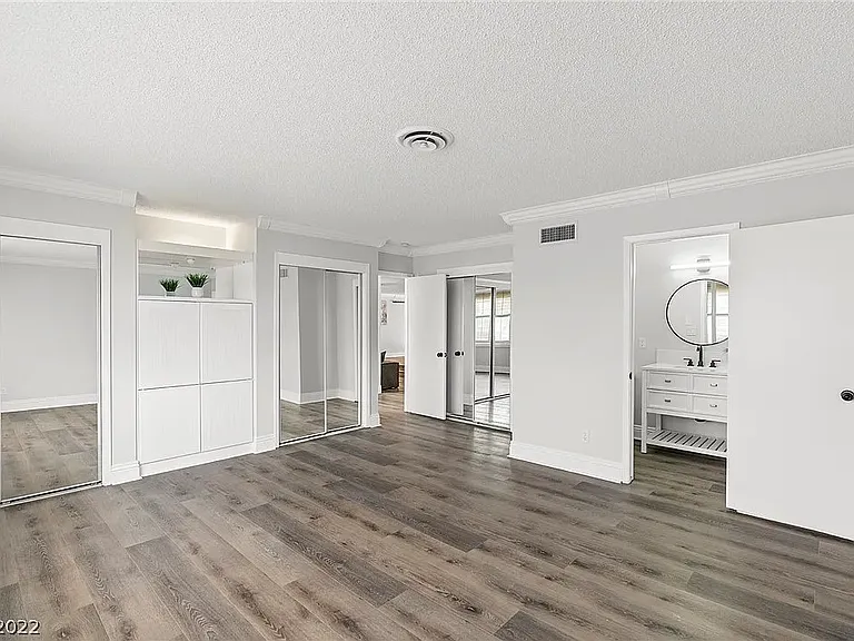 3234 Camel Back Dr — Photo 9