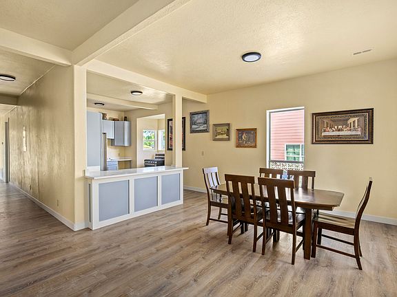 4th image of 610 8th Ave S