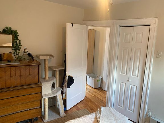 2nd image of 837-839 W Cornelia Ave #837-3E