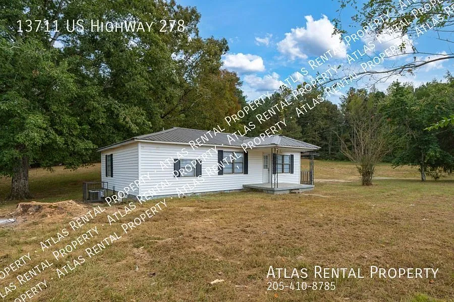 Pet-Friendly 2BR Home with Huge Yard & Country Living! — Photo 2