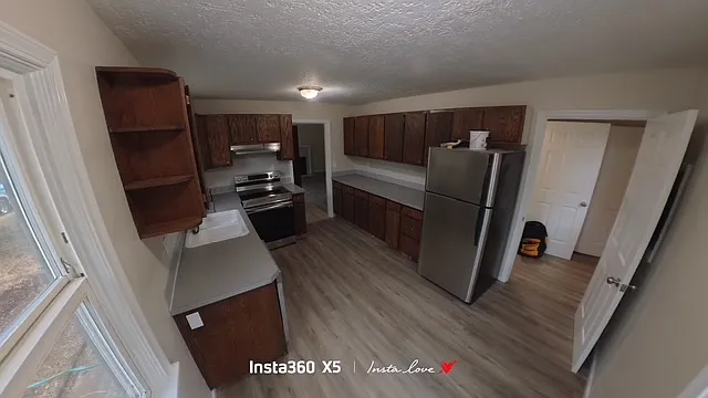 3 bed, 1.5 bath, 1197 sqft, $2,395 — Photo 2