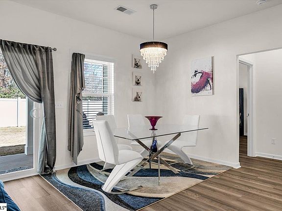 5th image of 505 Barbican Pl