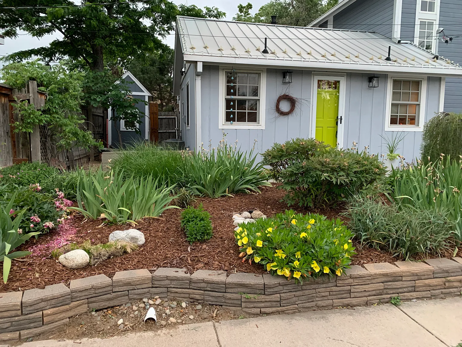 460 E Yale Ave — Photo 1
