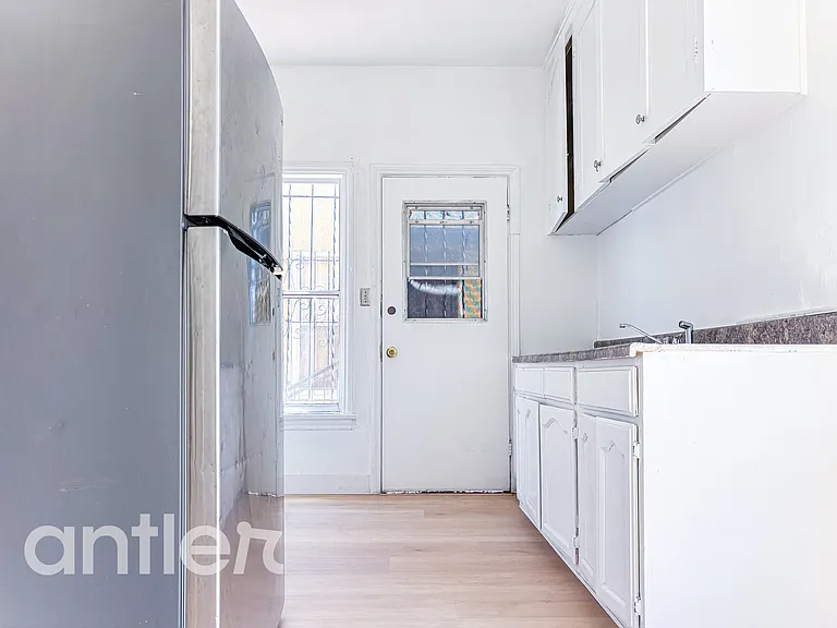 928 1/2 W 78th St #G1 — Photo 15