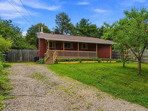 3rd image of 35 Colonial Cres