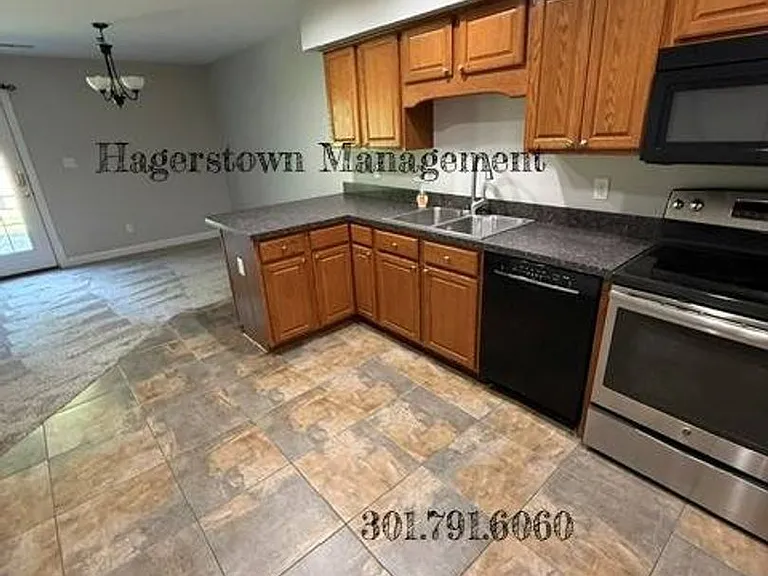 112 W Water St — Photo 7