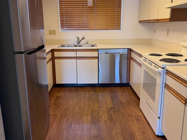 505 S Farrell Dr #R112 — Photo 6