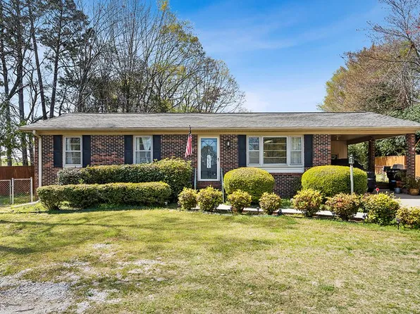 1229 Woodlawn Rd, Greenwood, SC 29646