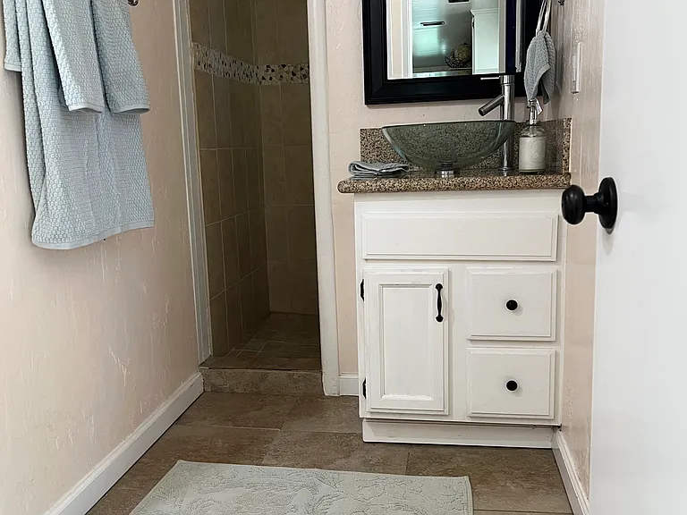 689 Knoll Dr — Photo 3