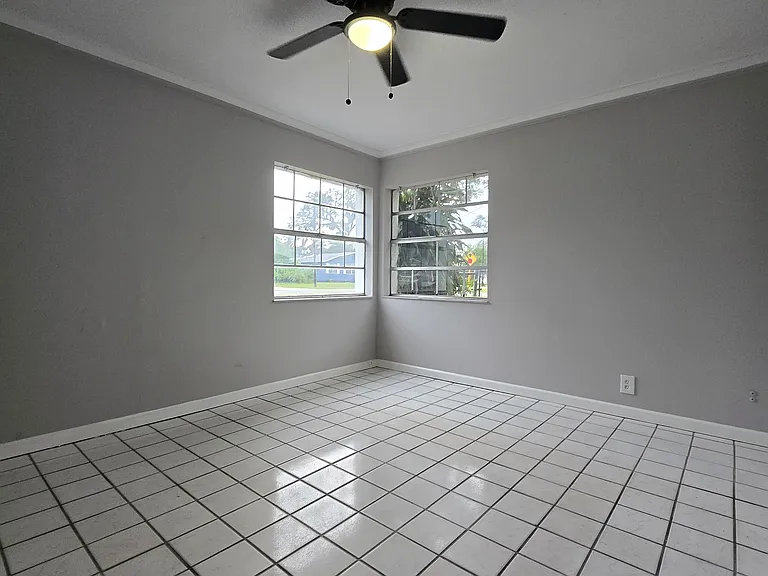 1317 W Hiawatha St — Photo 1
