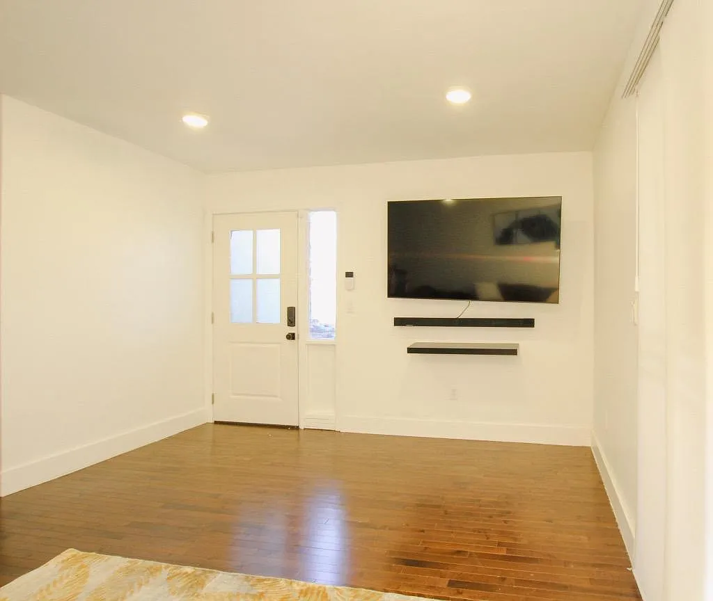 2 bed, 900 sqft, $1,400 — Photo 2