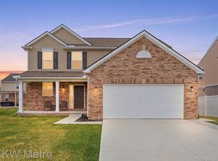 48672 Ivory Orchard Dr, Macomb, MI 48042