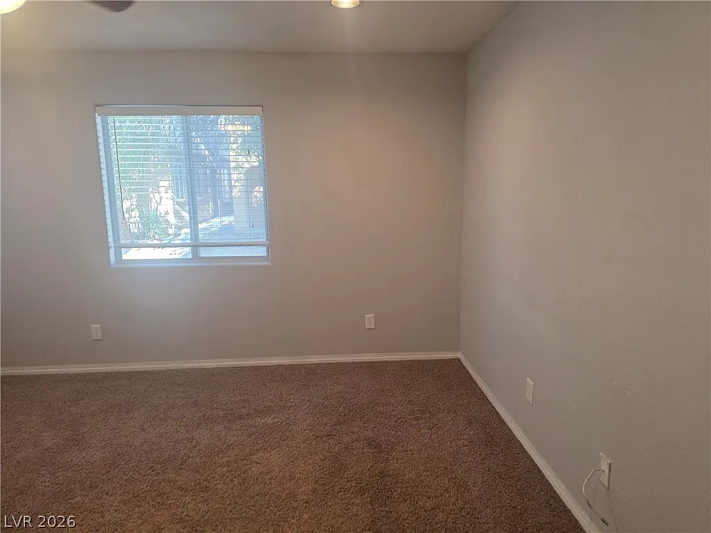 3 bed, 2.5 bath, 1549 sqft, $1,942 — Photo 3